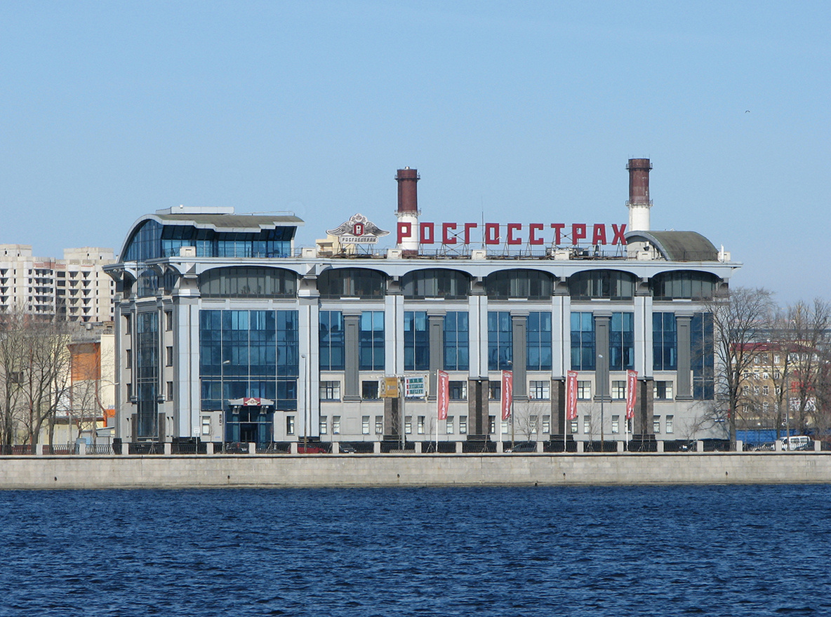 Здание на Ушаковской набережной Набережная Петербург здание