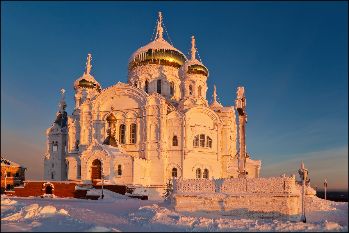 *** Белогорский Свято-Николаевский мужской монастырь Пермский край январь утро
