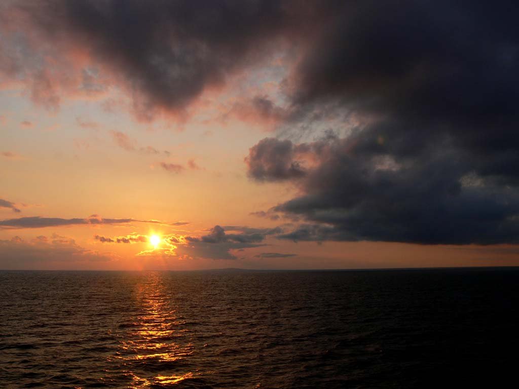 Закат в открытом море море закат