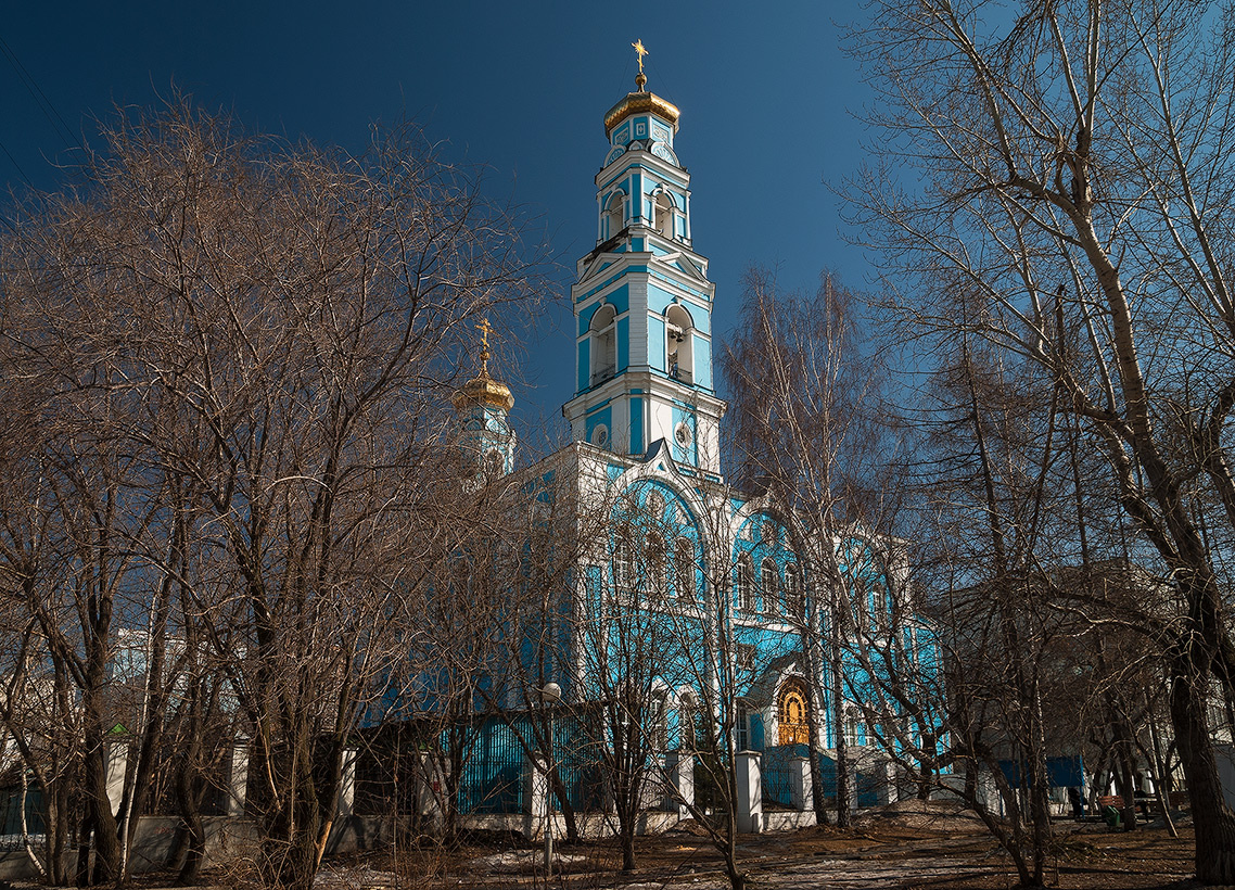 В паутине ветвей Екатеринбург Храм в честь Вознесения Господня