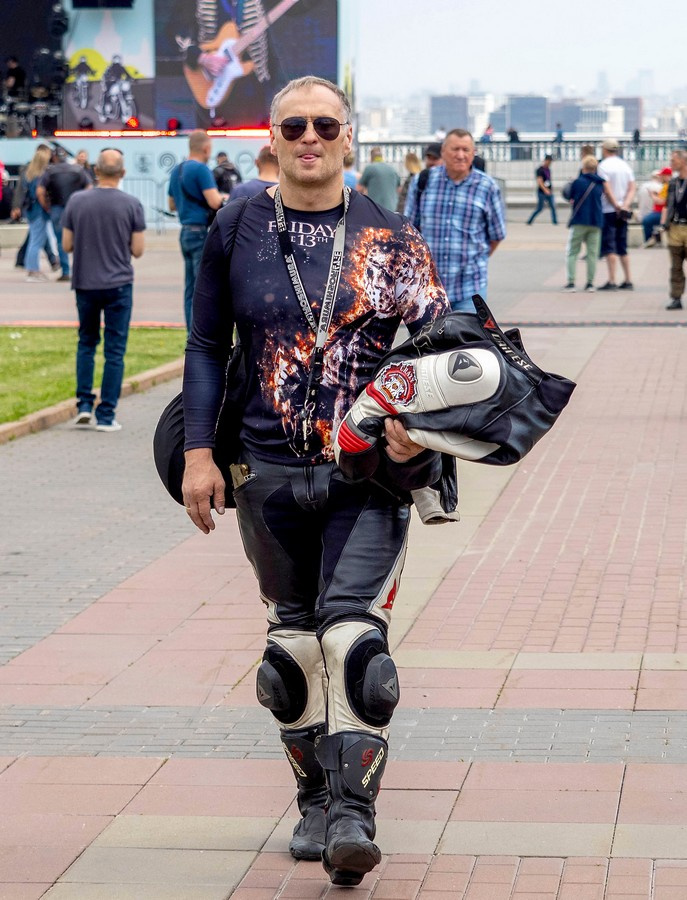 Завязал с мотиком, только пешком ) 
