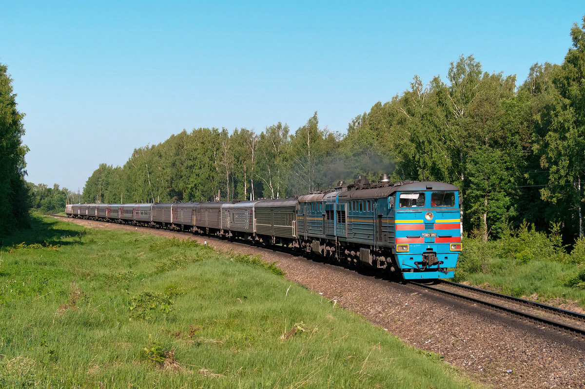 2ТЭ10УТ-0052 2ТЭ10УТ-0052 сев сжд лето поезд тепловоз утка кострома сендега перегон техника транспорт