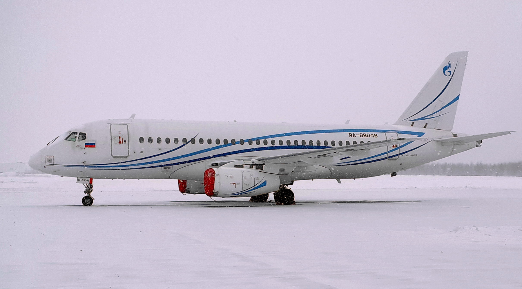 SSJ-100 RA-89048 Gazprom 