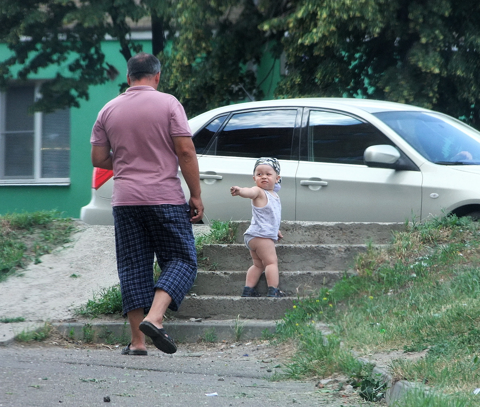 Помоги залезть 