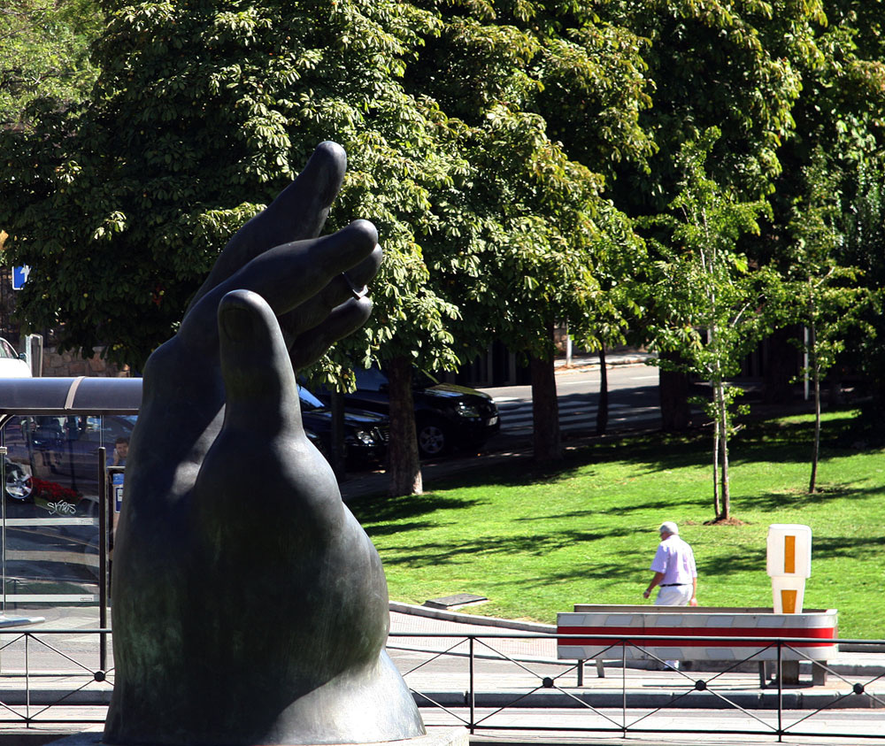 La Mano, Paseo de la Castellana. 