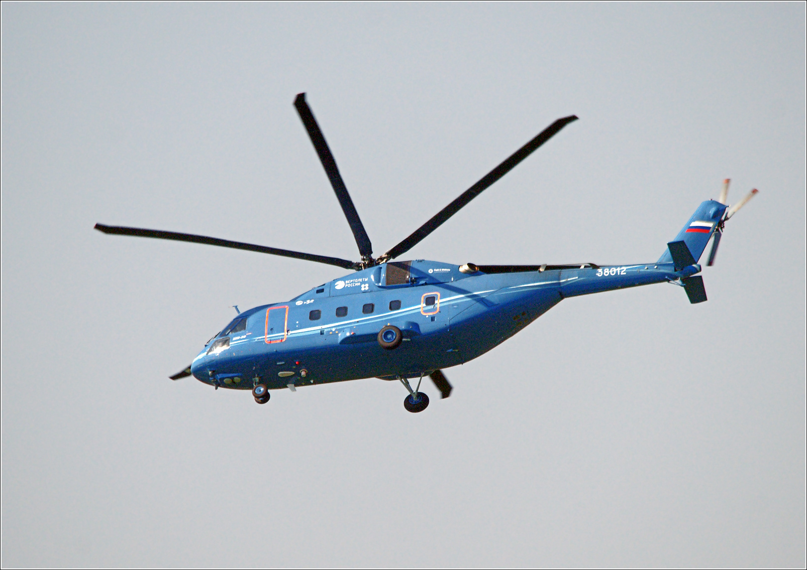 Ми-38 МИ-38-2 авиация вертолет полет Жуковский 2011 МАКС