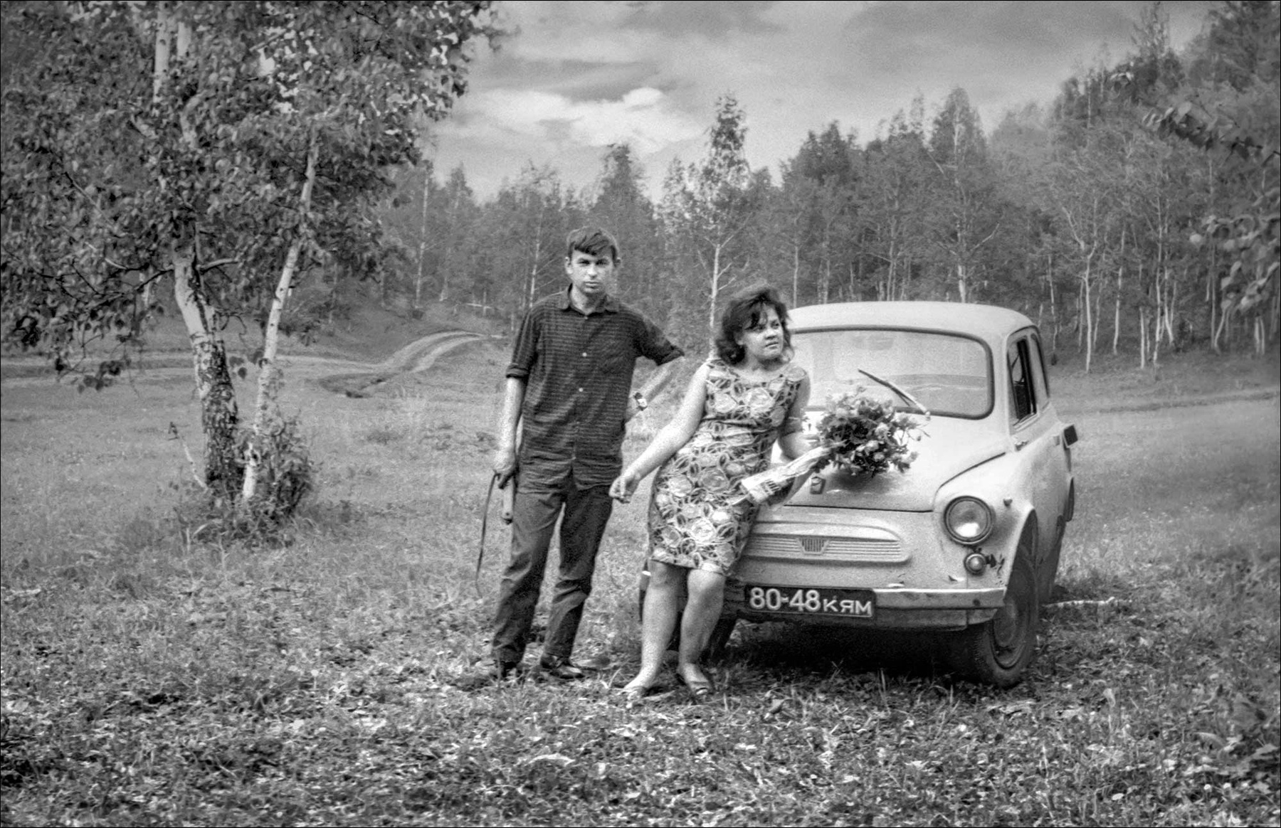 РОДИТЕЛИ природа лес поляна отдых пара машина букет мужчина женщина лето