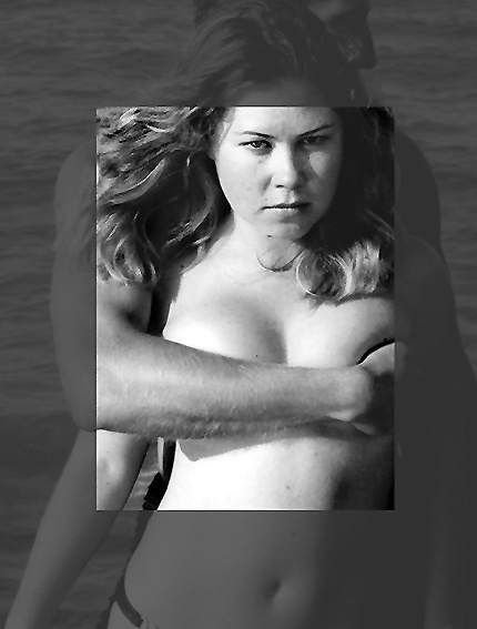 Beach Glamour. That's the way I like it. море ветер пляж мужчина женщина модель романтика любовь рука грудь