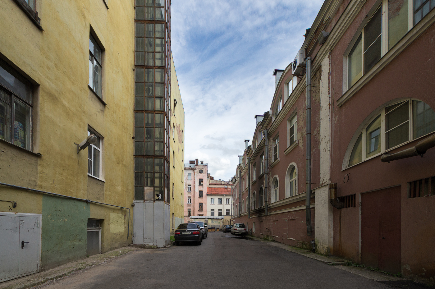 DSC00604 архитектура россия питер петербург санкт-петербург санктпетебург двор дворы спб старыйфонд старый фонд колодец колодцы дворколодец дворыколодцы двор-колодец дворы-колодцы здание окно окна дом васильевский остров