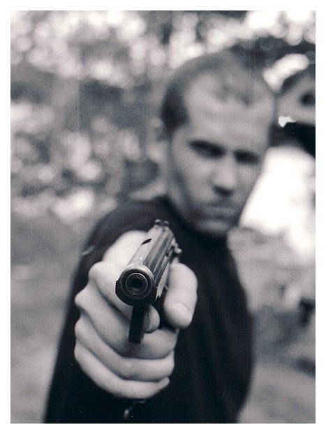 сложный характер.. стрелять