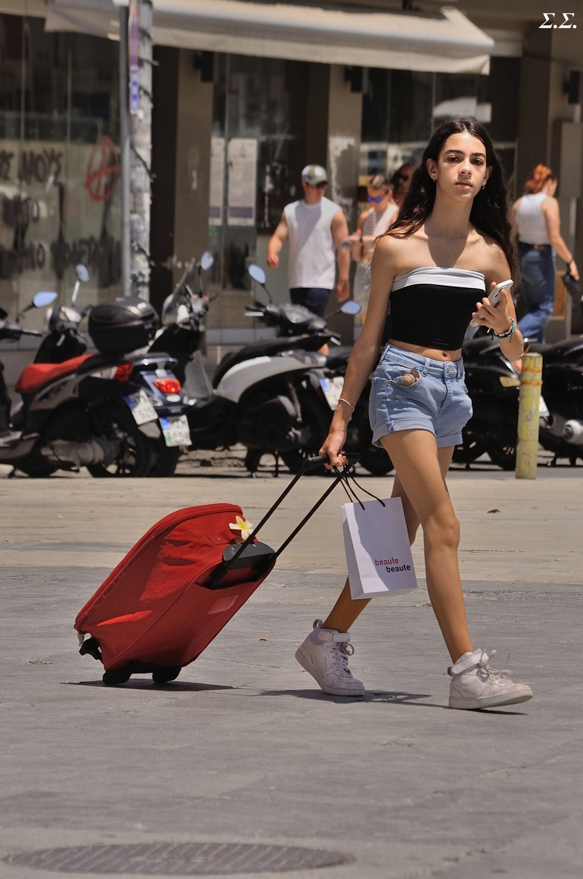 YOUNG TRAVELER 
