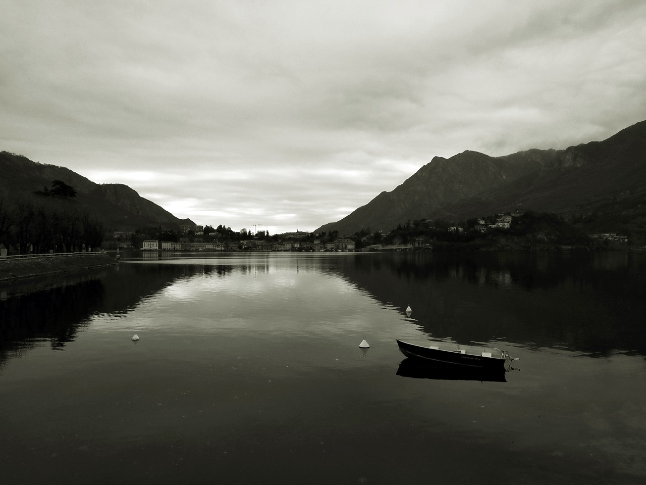 Lecco Италия Italia Lecco Озеро Lago di Como город горы штиль природа пейзаж отражение красота лодка облачность небо облака