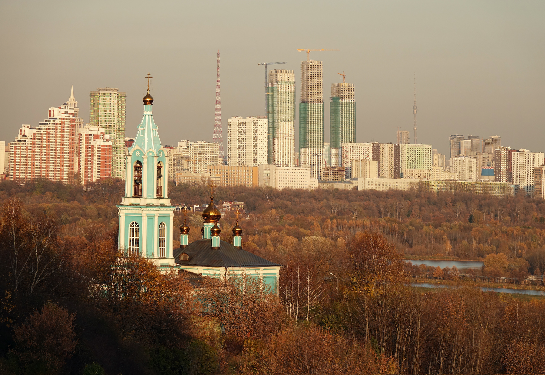 Осень московских окраин Крылатские холмы Храм Рождества Пресвятой Богородицы осень