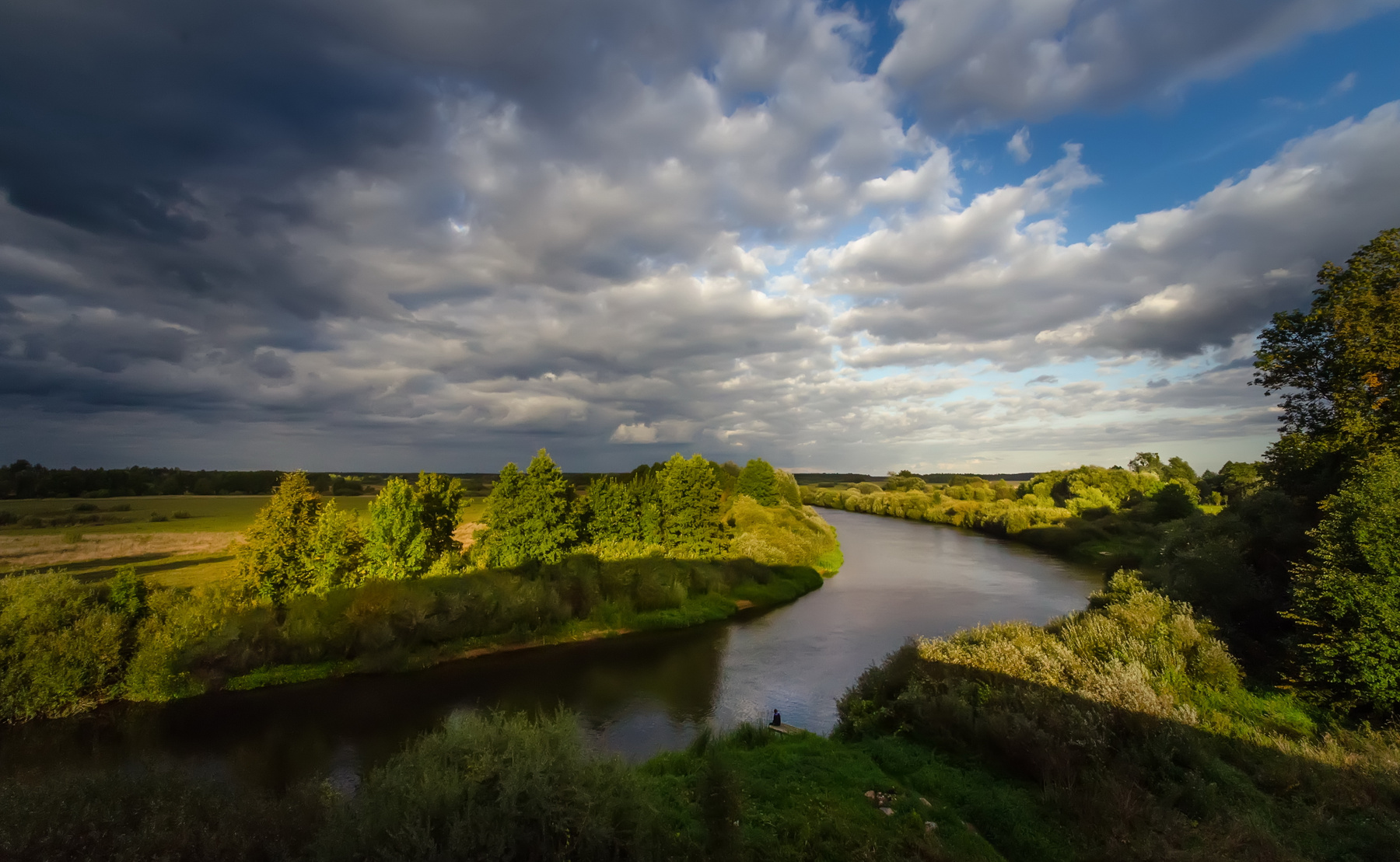 Перед грозой река осень берег сентябрь