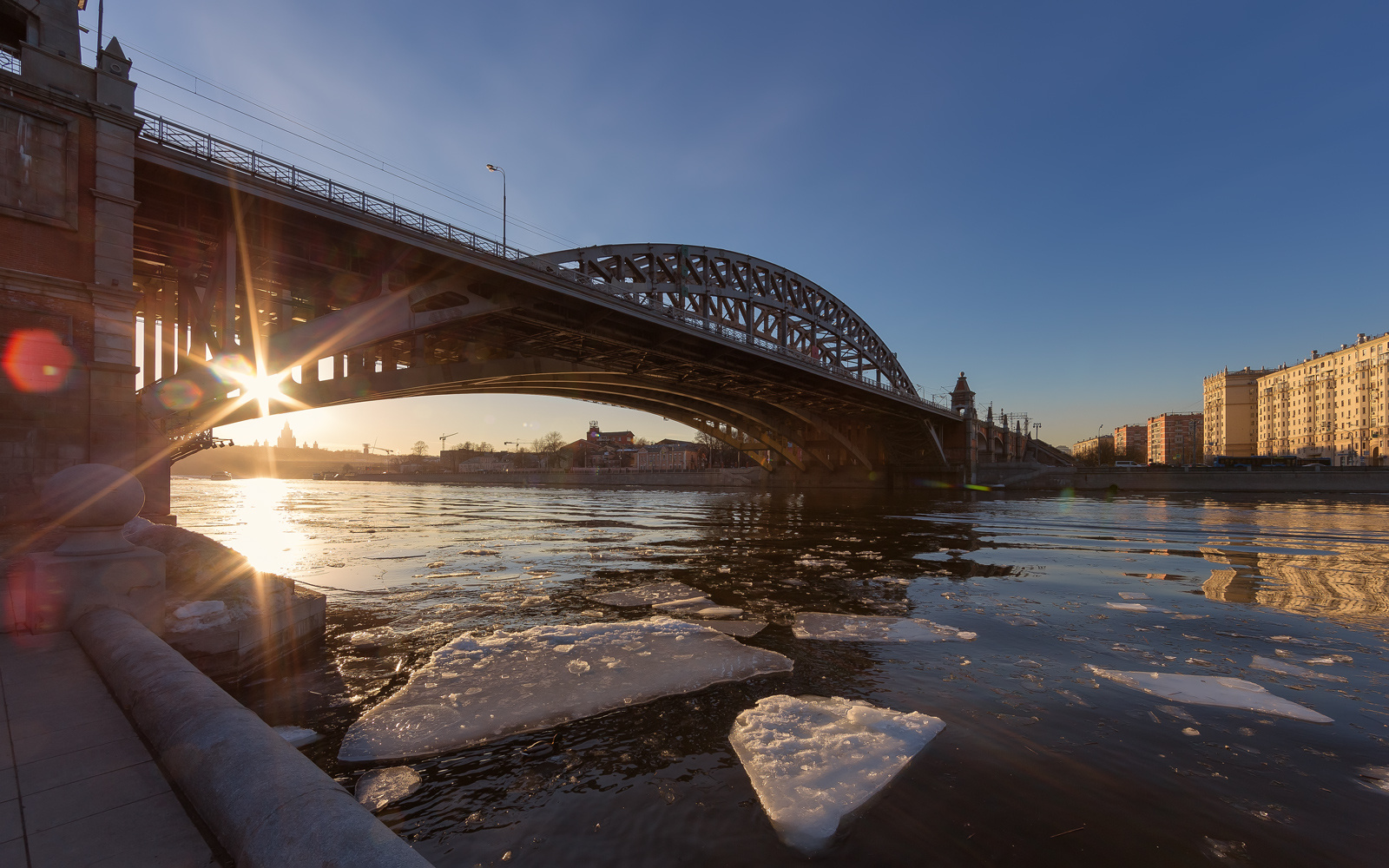 Новоандреевский мост.. Москва река мост вечер закат