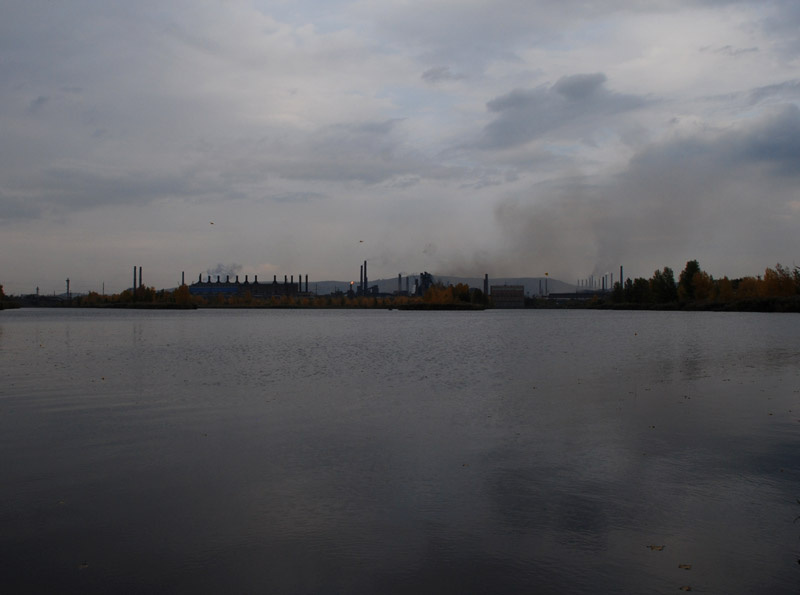 линия горизонта вода небо завод дым