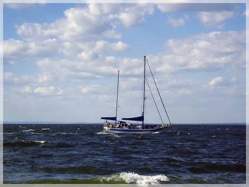 *** море парусник облака