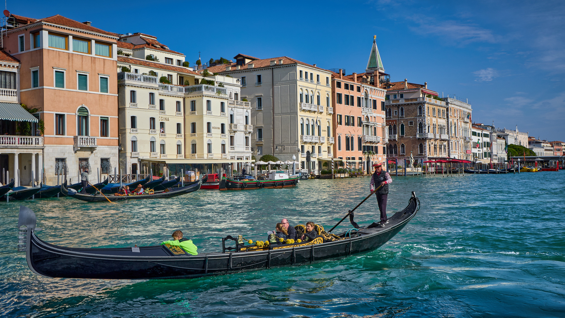 Венецианские картинки. Grand Canal... Италия Венеция Grand Canal канал туристы гондольеры
