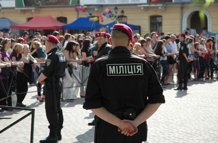Власть. праздник,милиция,зрители