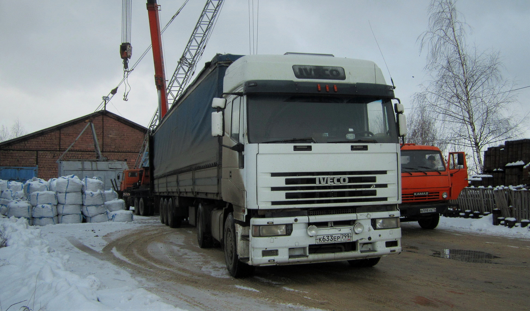 IVECO IVECO авто тягач завод склад зима