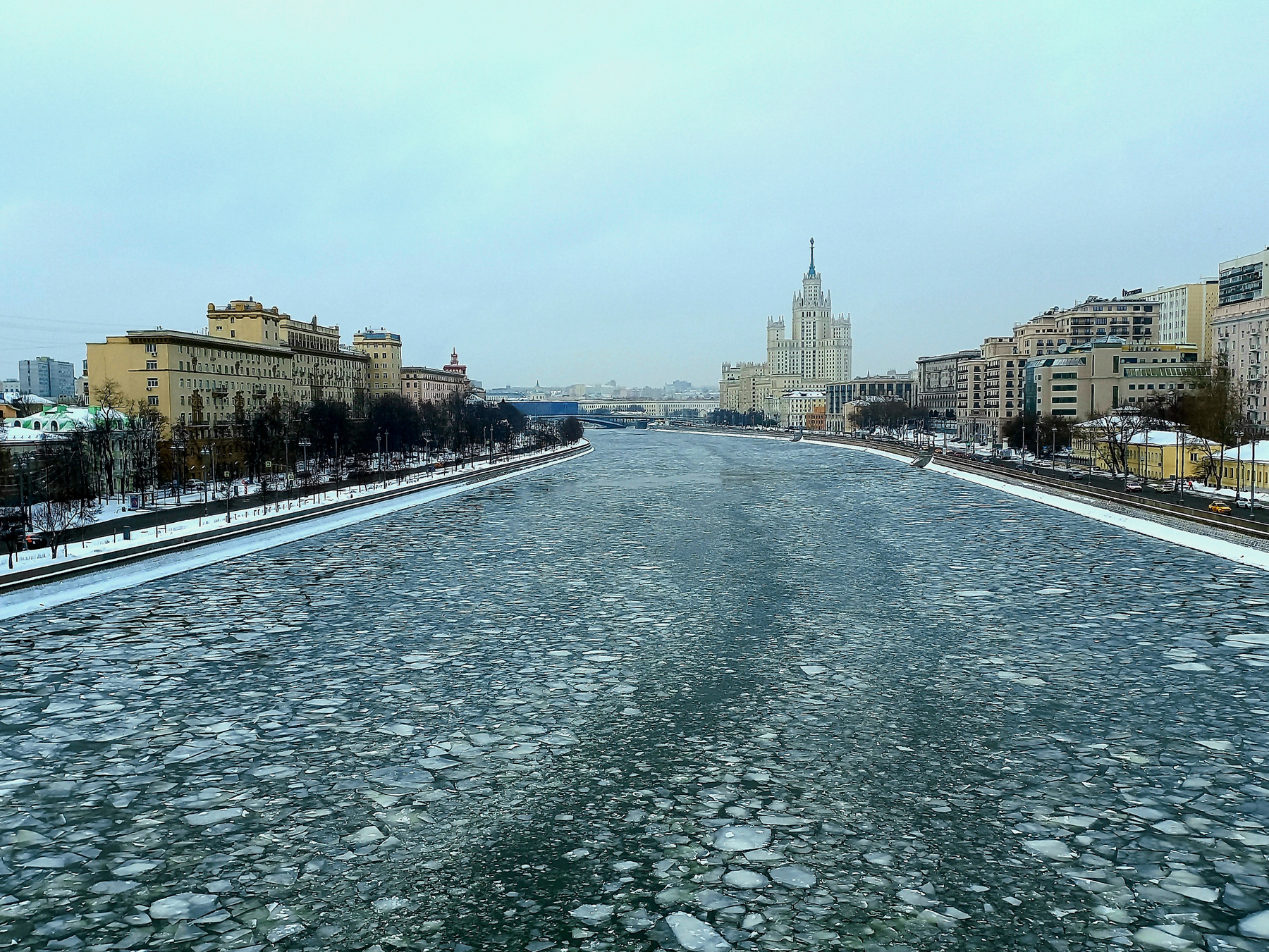 Вид на Москва-реку с Большого Краснохолмского моста Москва
