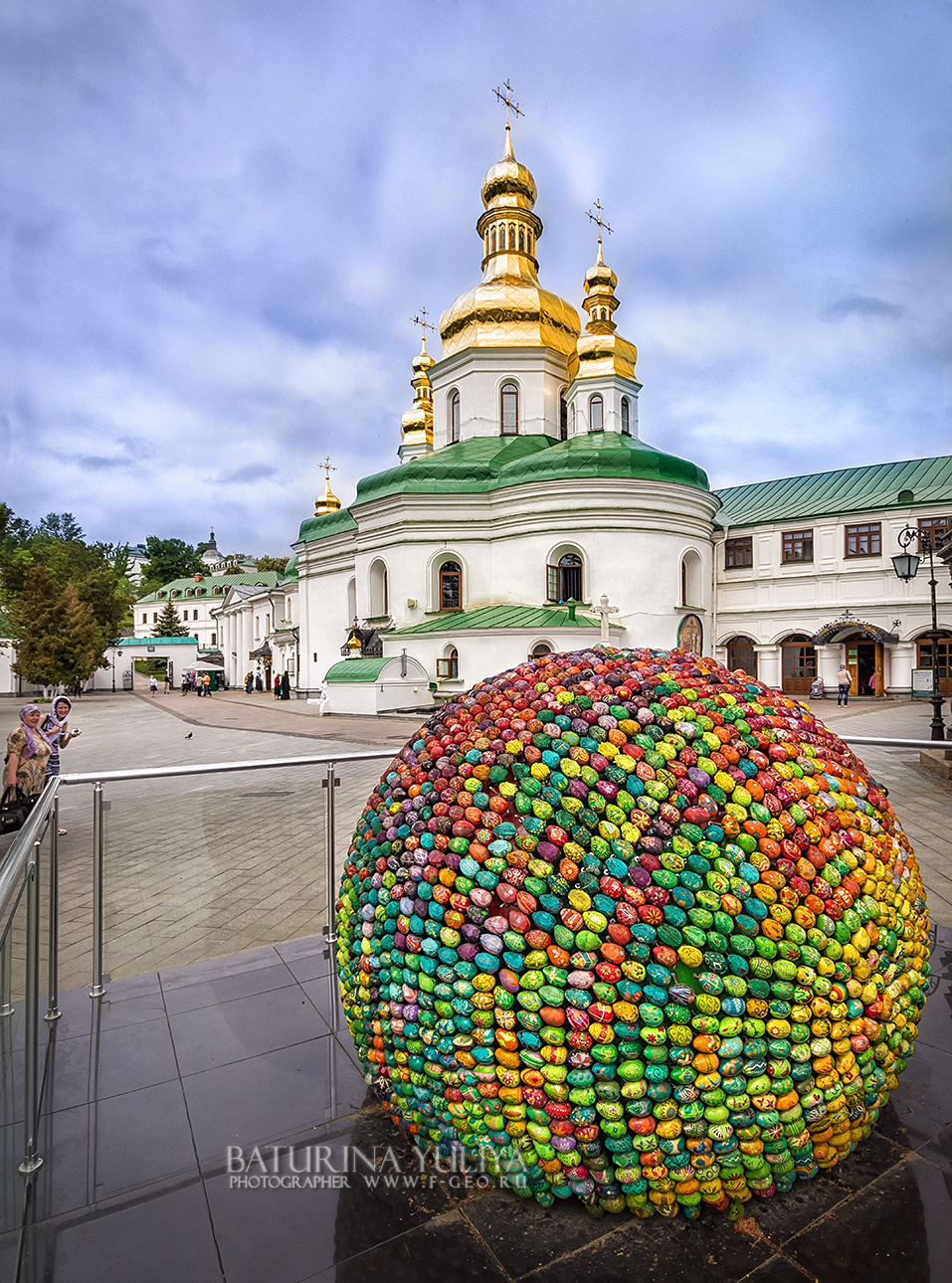 Большое пасхальное яйцо лавра киев украина