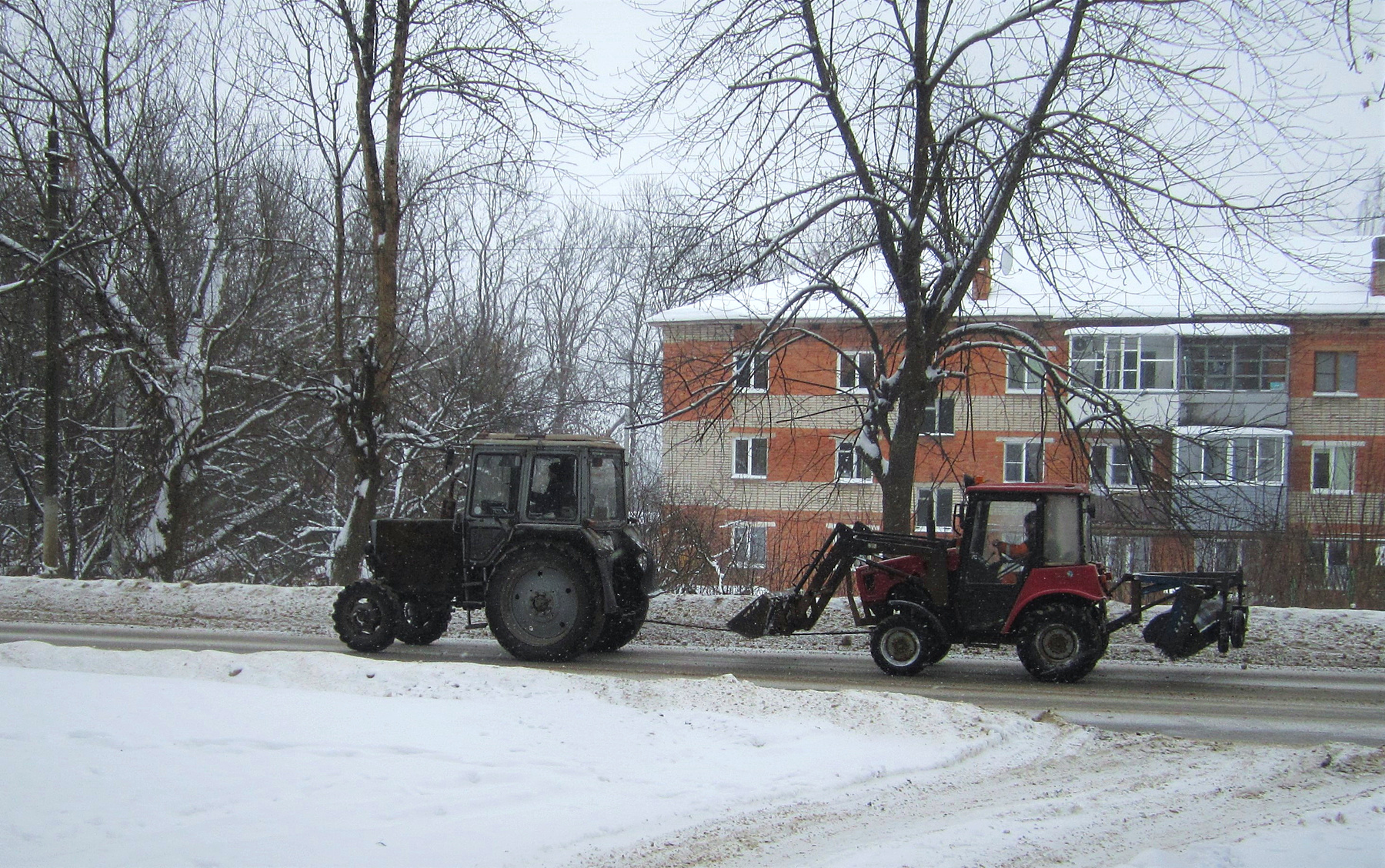 Беларусы Беларус трактор улица город зима