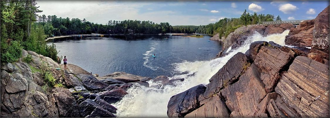 орлиным взглядом река скалы водопад