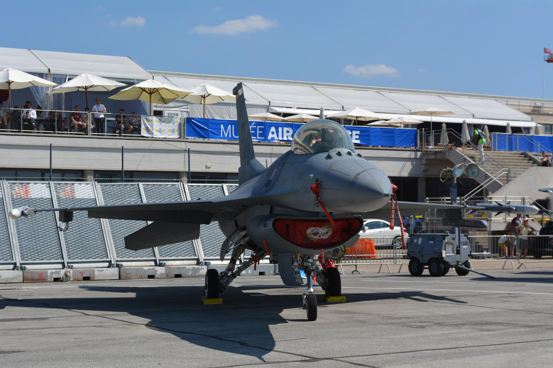 ... нужно знать в лицо F-16 Ле-Бурже истребитель