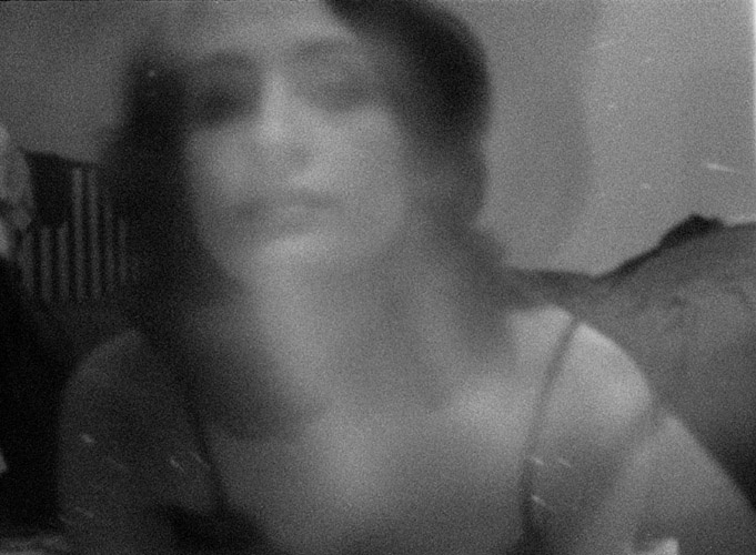 Королева просила перерезать гранат. pinhole, пинхол