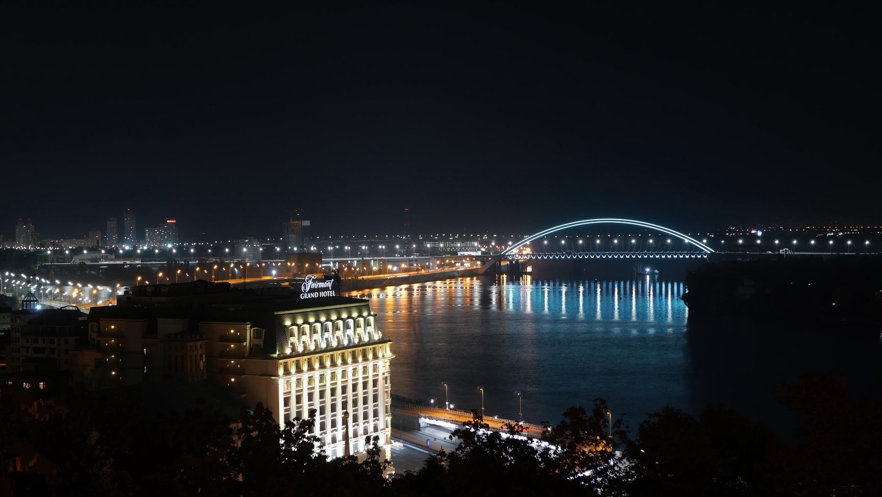 Hotel and river in Kyiv киев