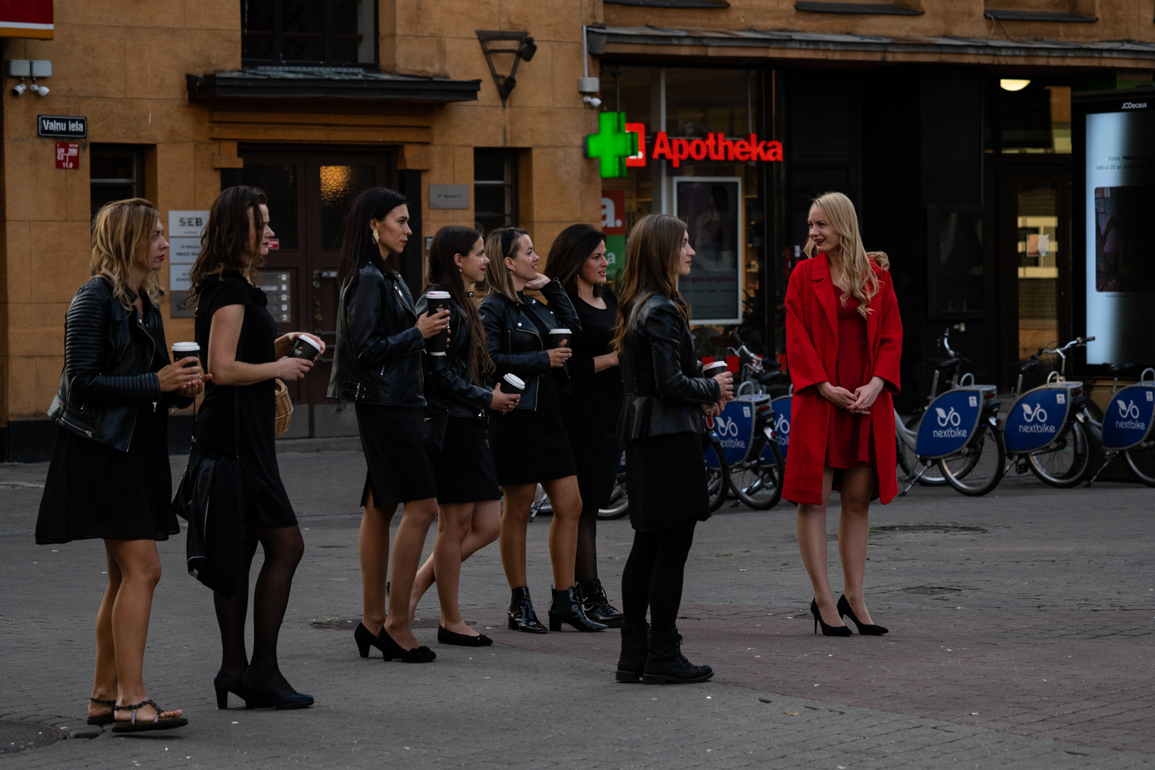 Lady in red город люди лето девушка