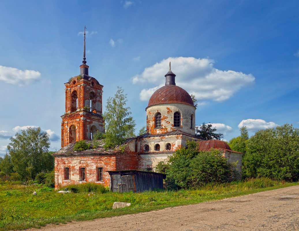 В селе Зобнино село храм разорение