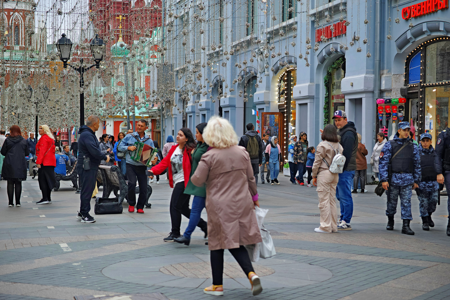 Играй, гармонь... город Москва улица Никольская гармонь