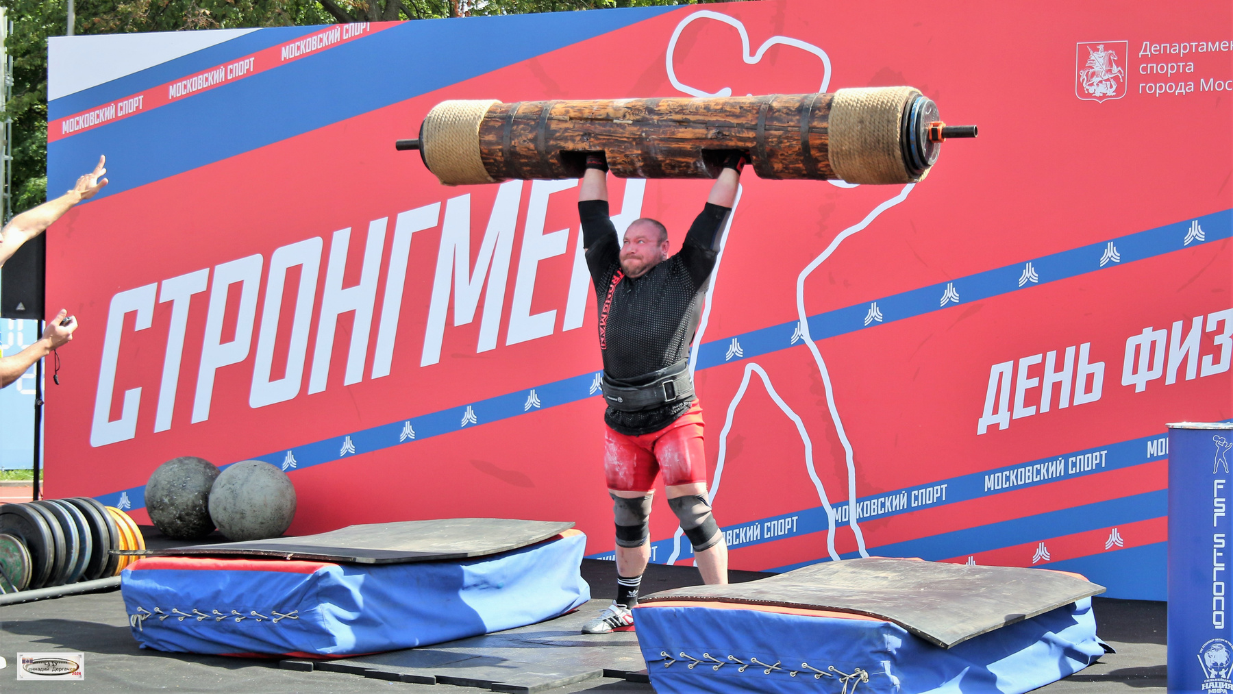 Вес взят штанга бревно стронгмен