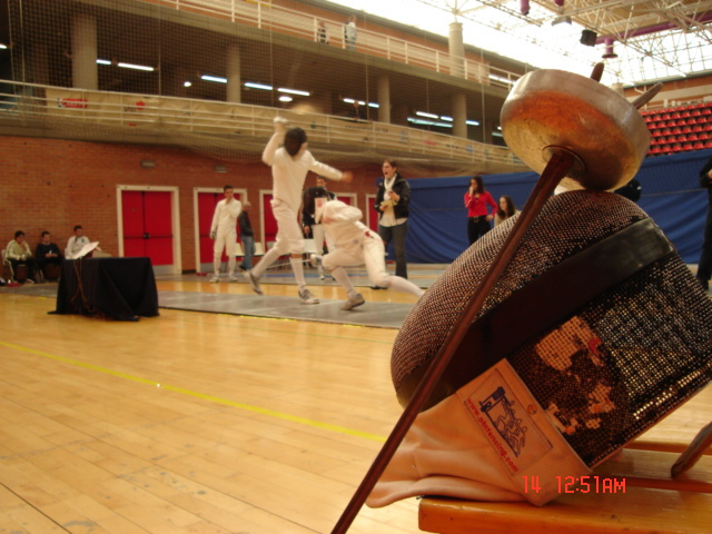 pro fextovanie (neteatralnoe) sport, opasnost, estetichnost