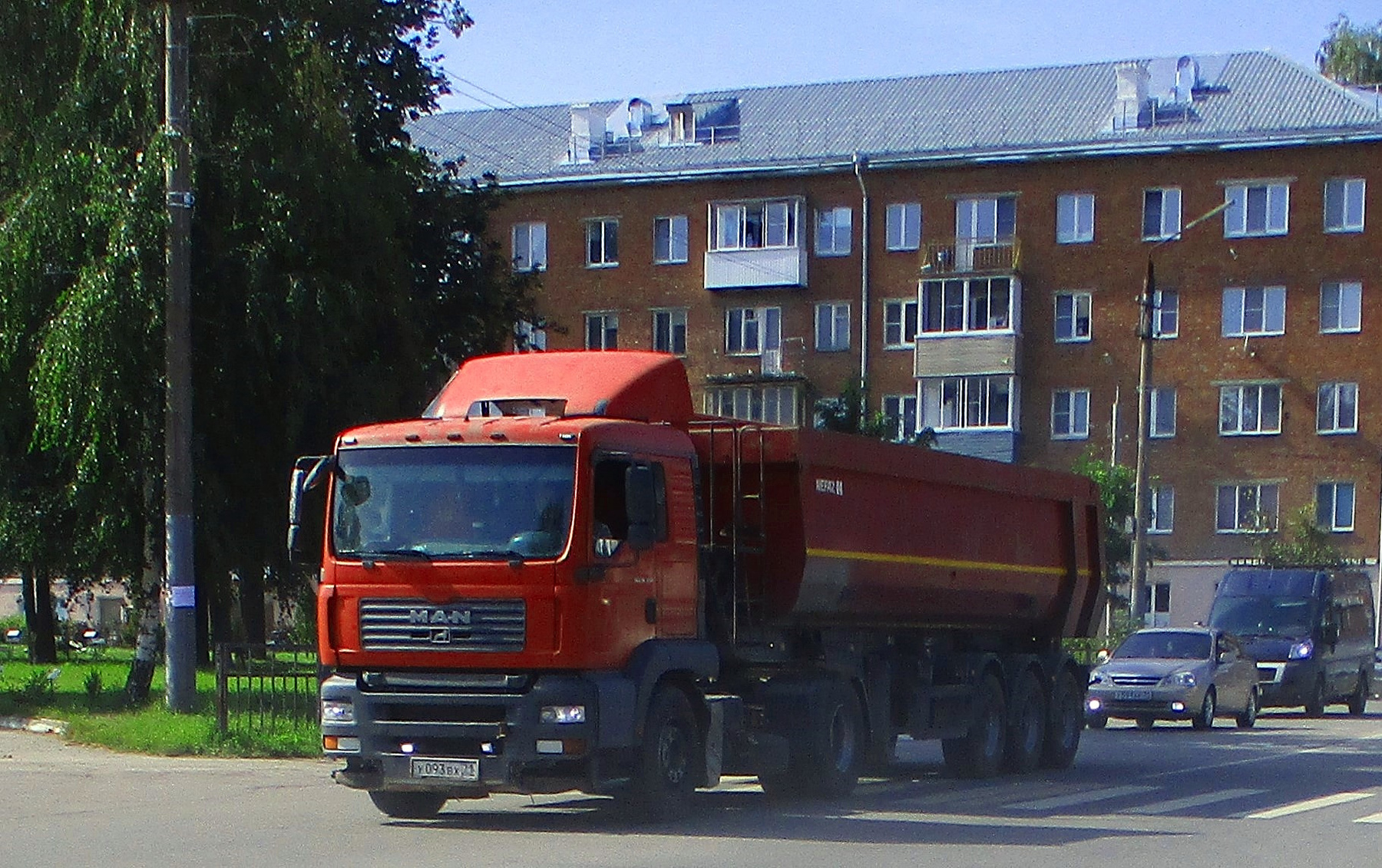MAN MAN авто тягач улица город осень