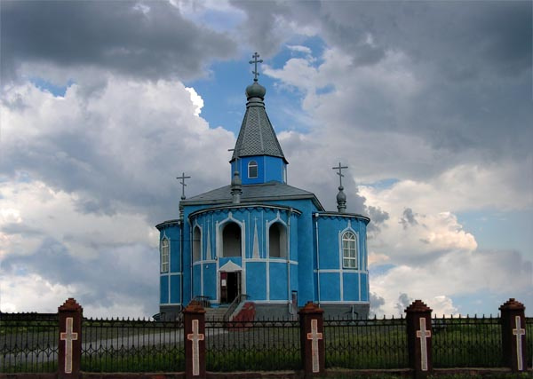 Чановская церковь церковь, тучи, пасмурно
