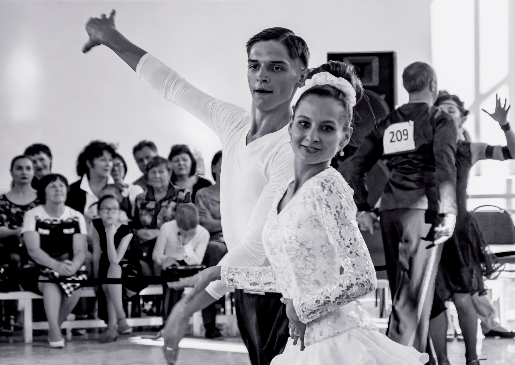 Quickstep парень девушка бал танец спорт азарт