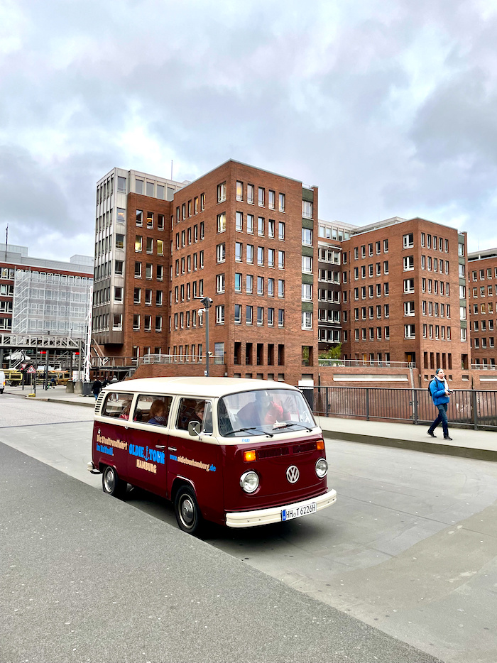 Старый бусик в Гамбурге Фольксваген автобус минибус VW Bus
