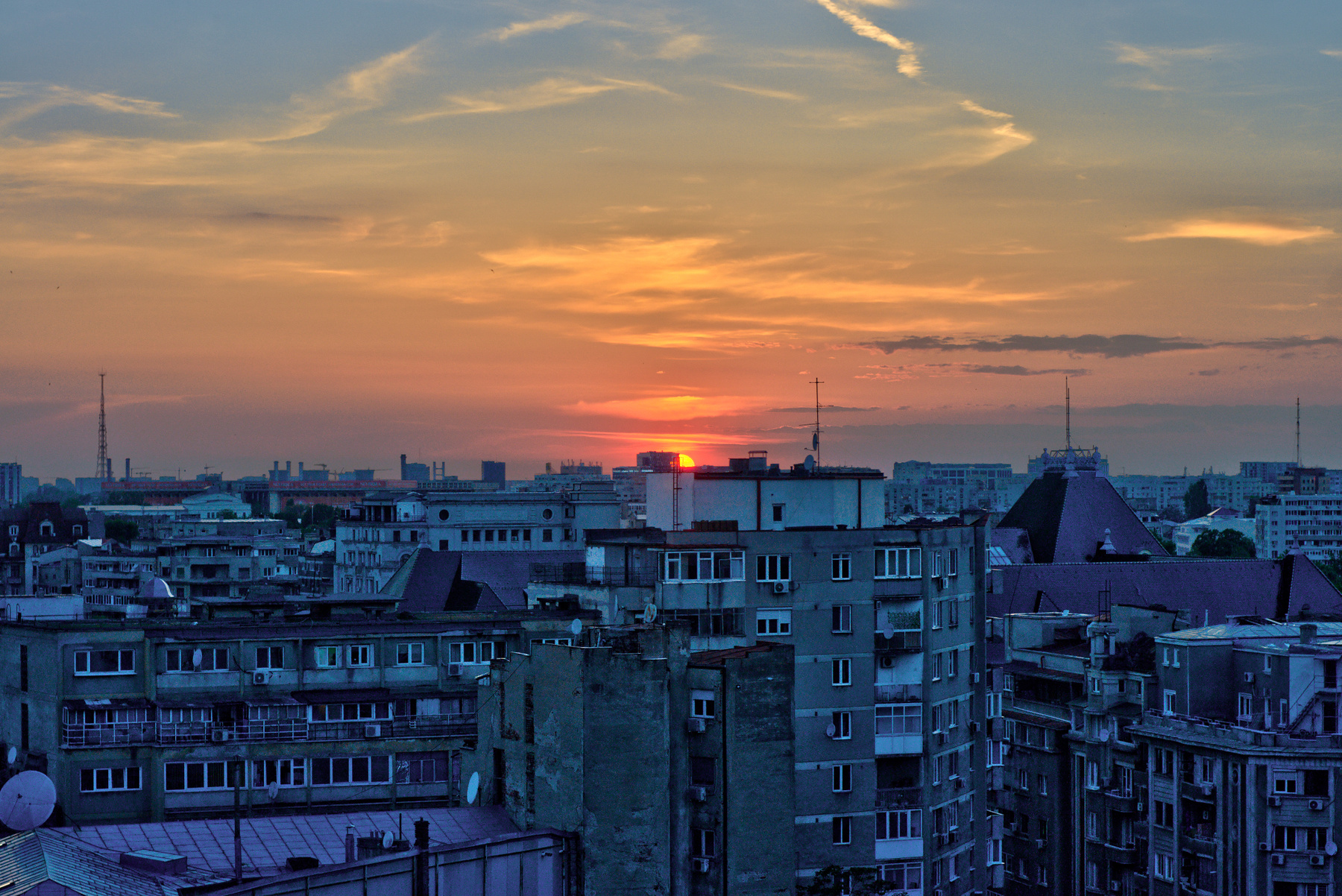 Закат в Бухаресте SunSet City CityScape Travel Romania Bucharest Sony HDR no_retouche
