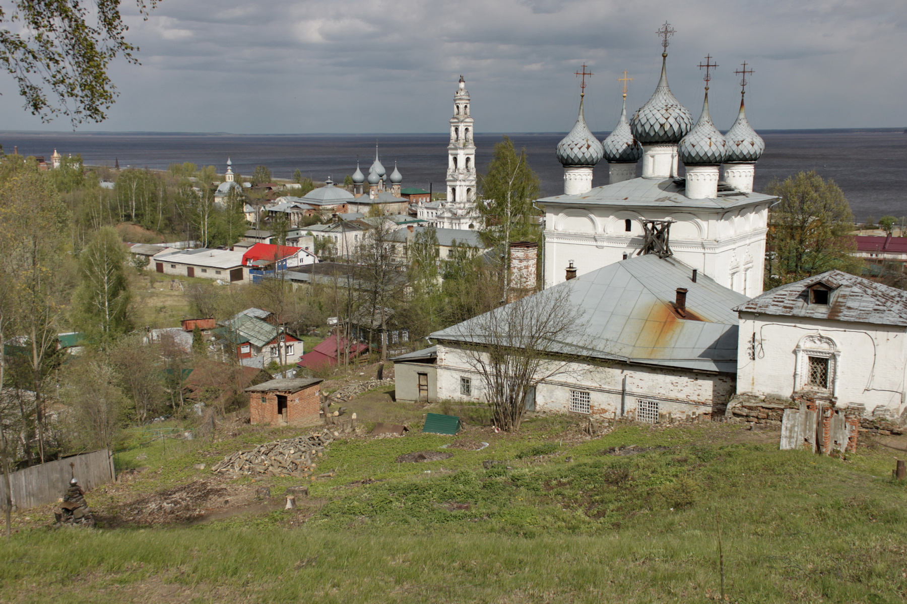 Городок на Волге. 