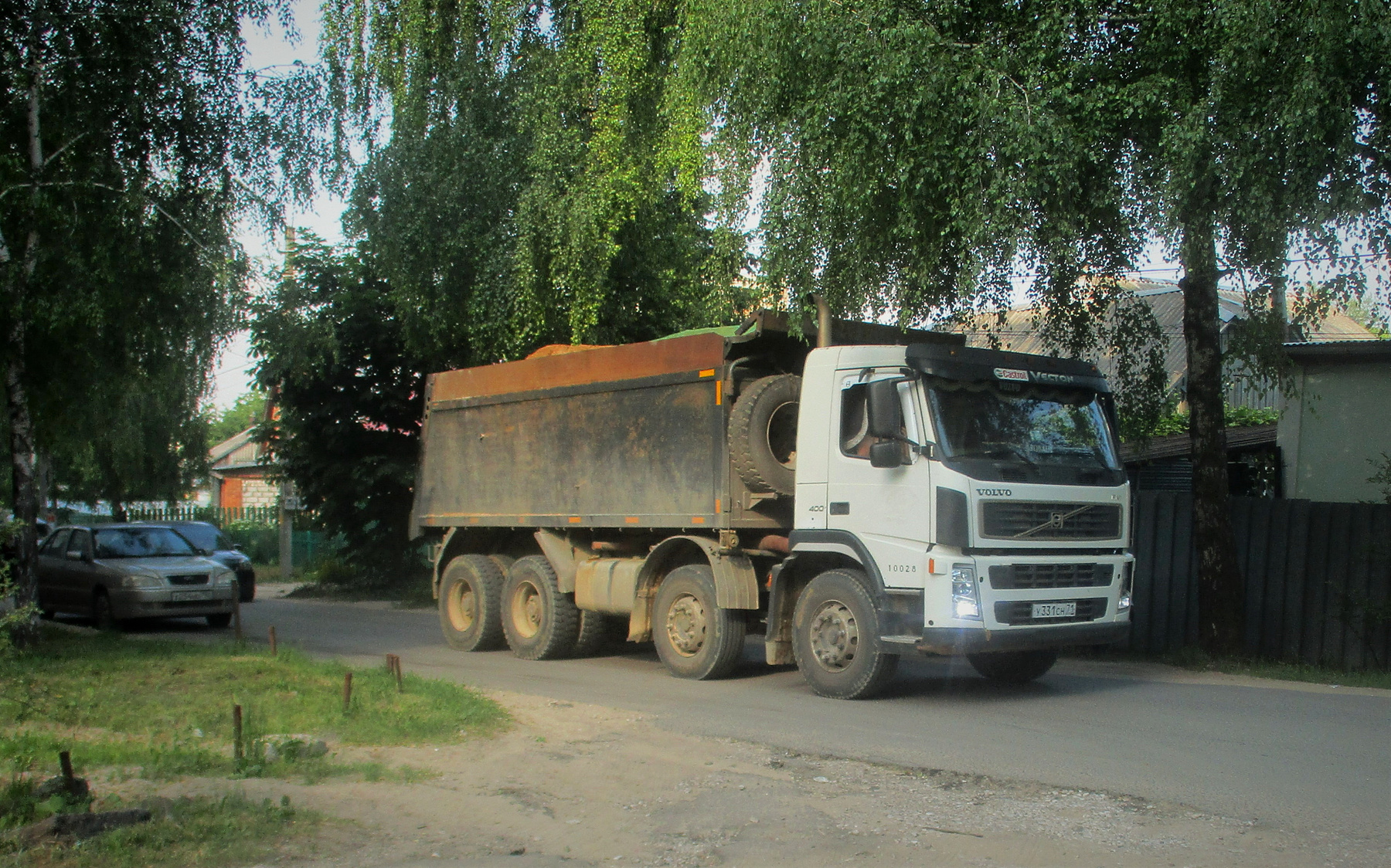 VOLVO VOLVO авто самосвал улица город лето