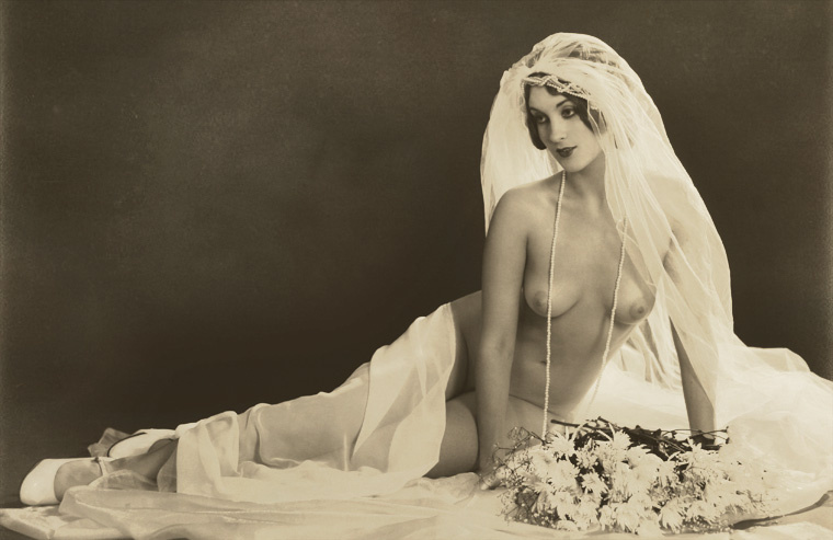 Bride. 1930s старинная фотография открытка ретро