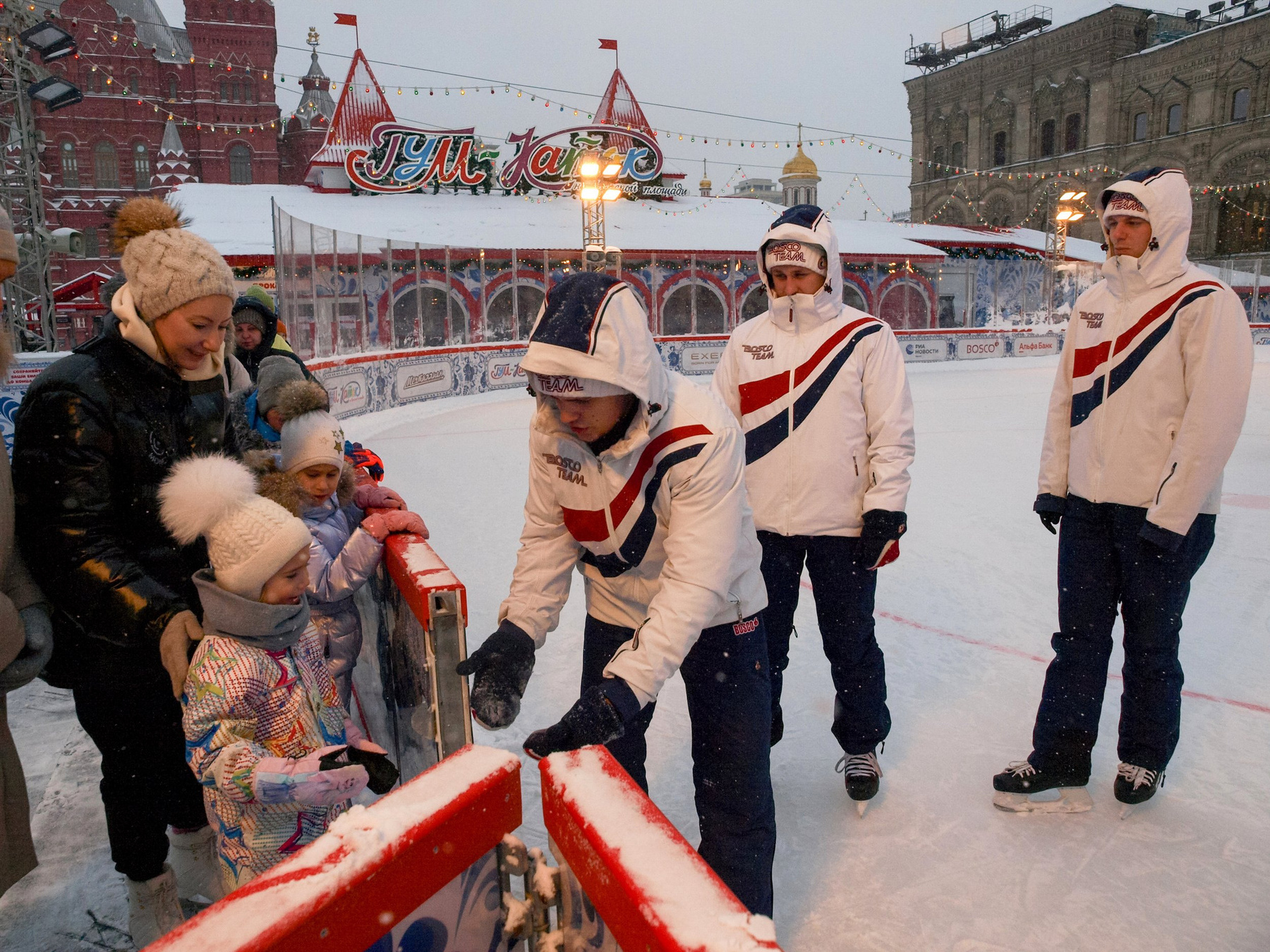 На ГУМ катке гум каток
