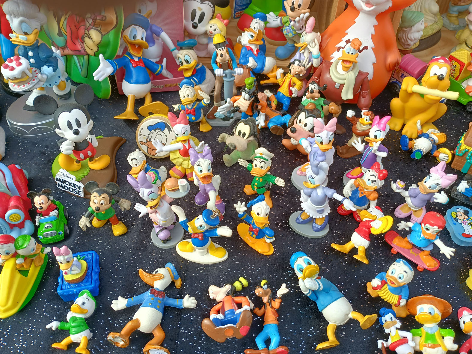 Disney World Domloup Домлу broderie барахолка рынок фигурки Дисней Disney