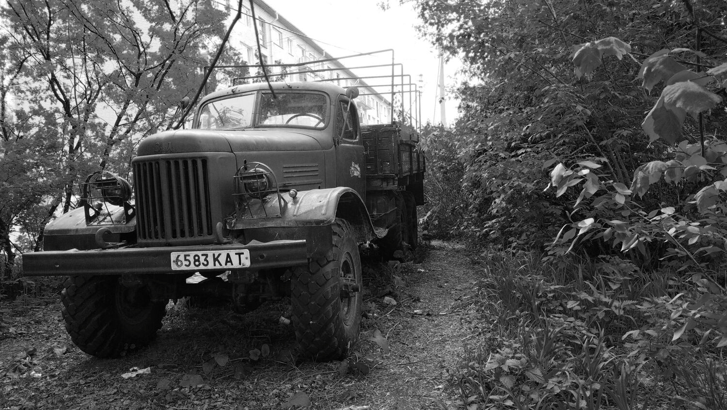 В засаде ЗИЛ-157