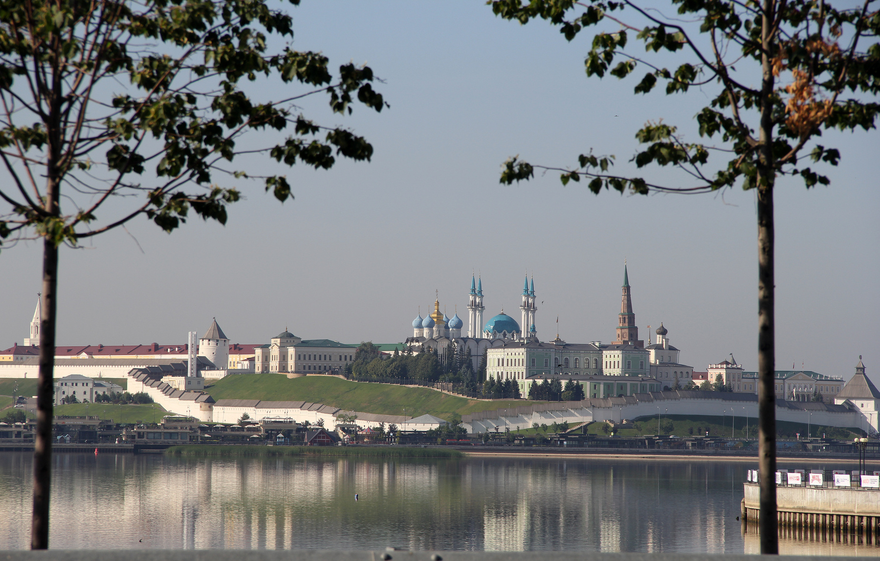 Раннее утро над Казанским Кремлём. Россия Татарстан Казань Кремль Лето Утро